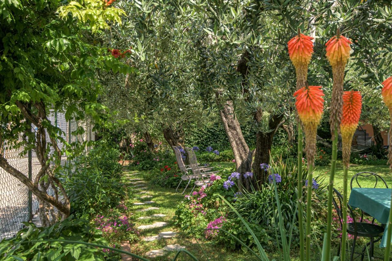 In Riva Al Lago Di Iseo Dependance Primo Piano มาโรเน ภายนอก รูปภาพ