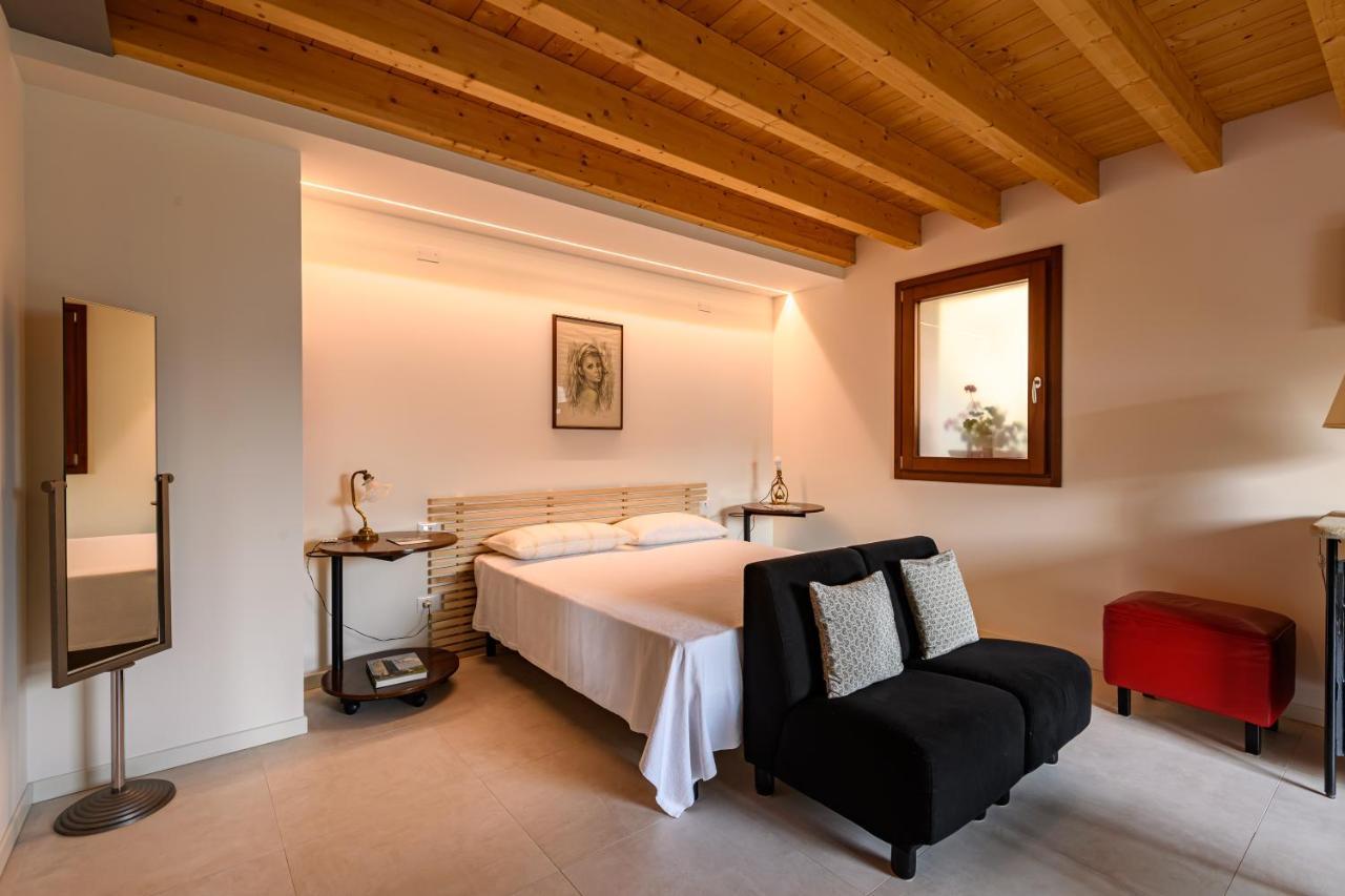 In Riva Al Lago Di Iseo Dependance Primo Piano มาโรเน ภายนอก รูปภาพ